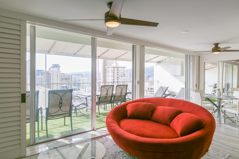 【開放感あふれる滞在】広いラナイ付きペントハウスのご紹介