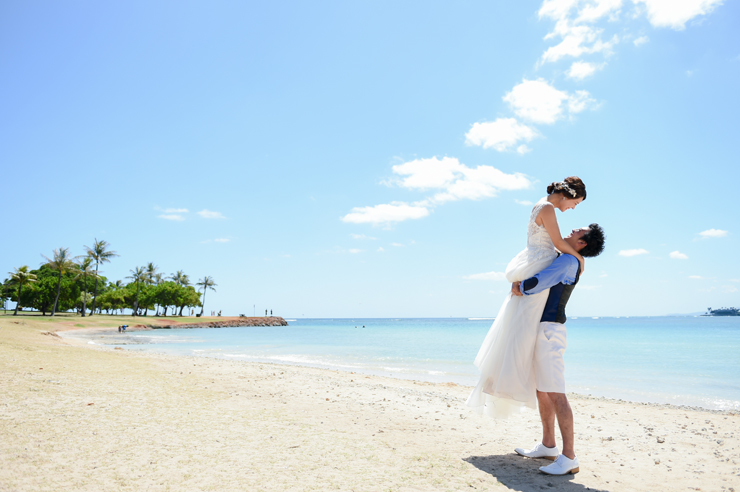 安心して依頼できるハワイのウェディング写真会社の選び方