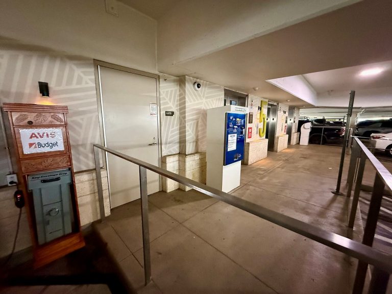 AVISインターナショナルマーケットプレイス営業時間外返却