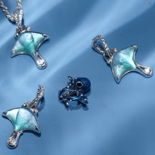 サマーコレクション登場☀️ カラフルなチャームで夏を彩ろう✨