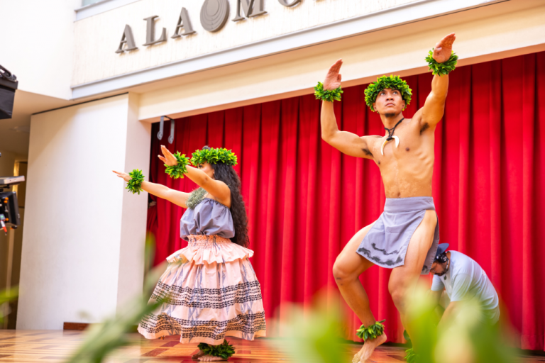 無料フラショーの開始時間が変わります🌺7月1日より15:00スタートに✨