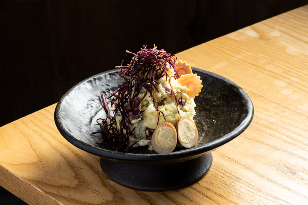 ローカルファームの薩摩芋といぶりがっこのポテトサラダ（$9.50）