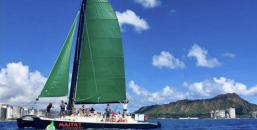 ⛵️ハワイの絶景を、海の特等席から✨